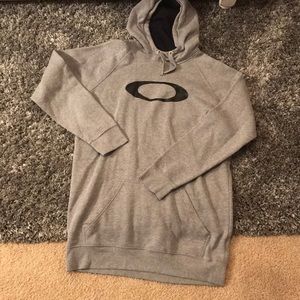 Men’s Oakley hooded sweatshirt